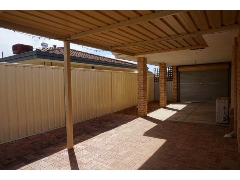 98 Brown Crescent, Seville Grove WA 6112