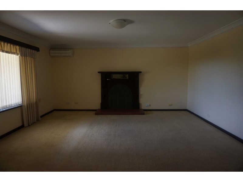 31 Ellis Road, Mount Nasura WA 6112