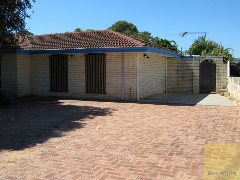 10 Junee Place, Armadale WA 6112