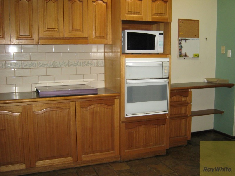 10 Junee Place, Armadale WA 6112