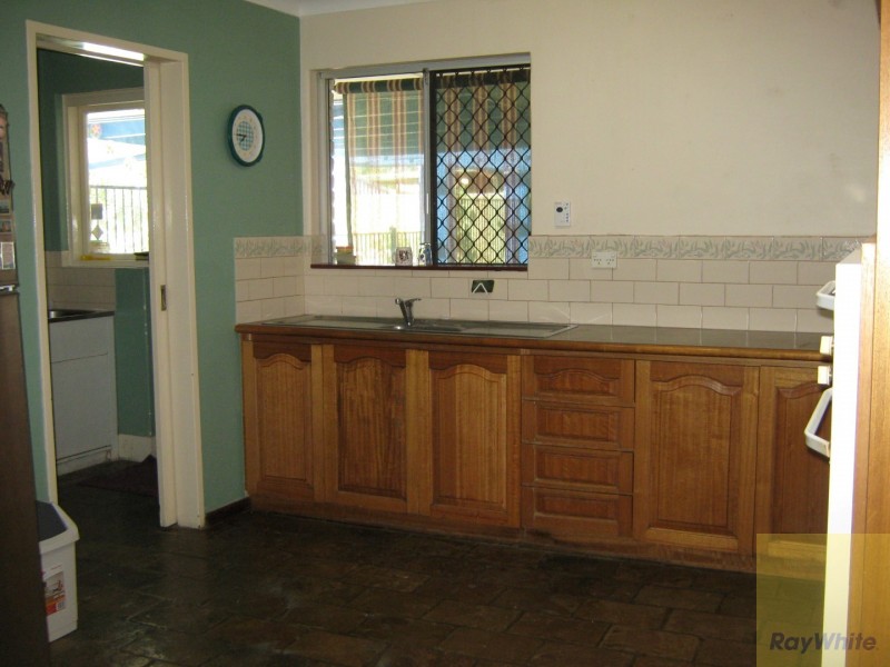 10 Junee Place, Armadale WA 6112