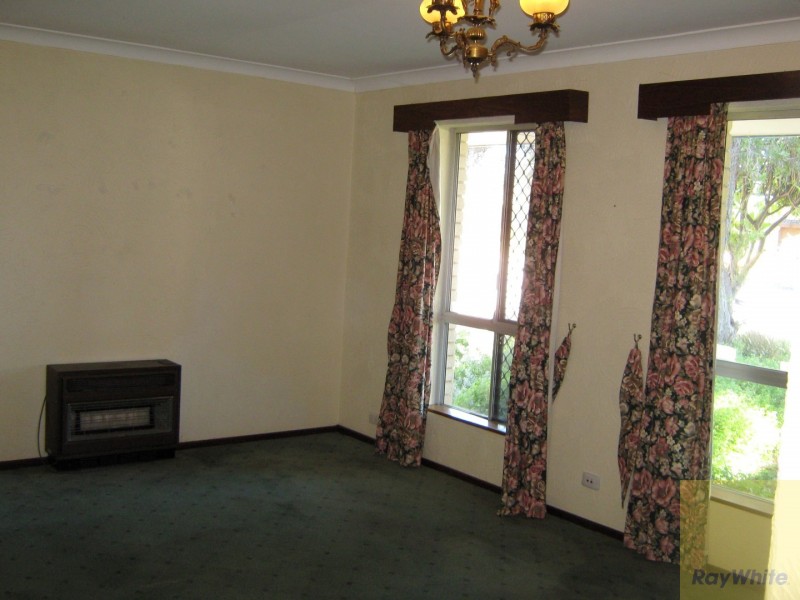 10 Junee Place, Armadale WA 6112