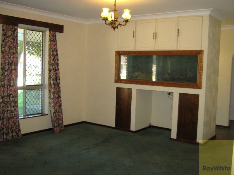 10 Junee Place, Armadale WA 6112