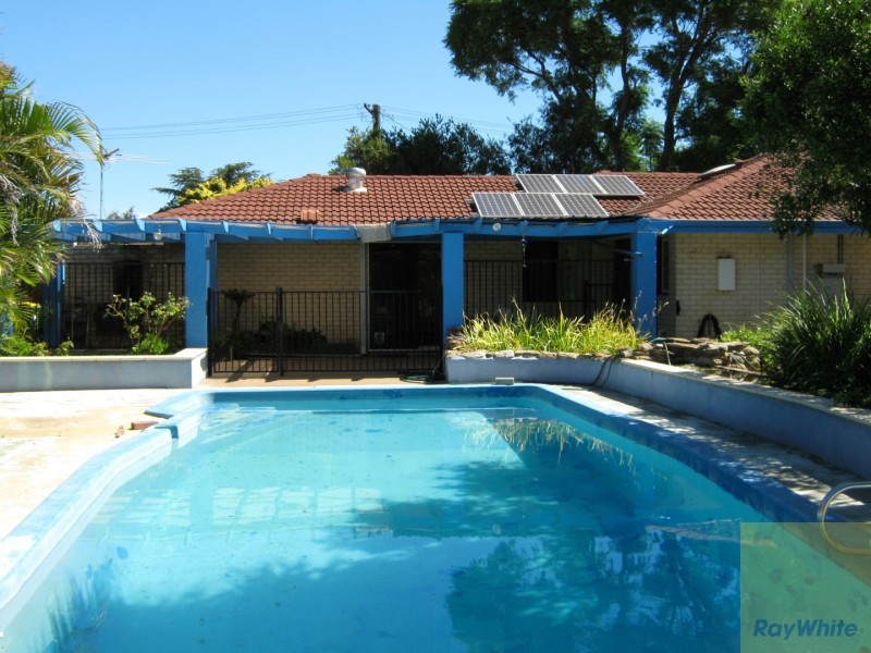 10 Junee Place, Armadale WA 6112