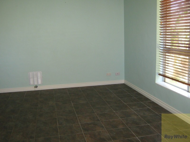 10 Junee Place, Armadale WA 6112