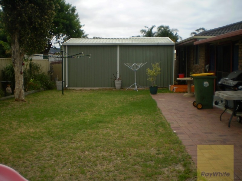 11 Jarrah Close, Camillo WA 6111