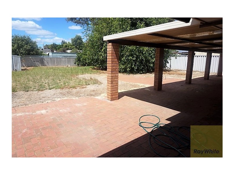 29 Sixth Road, Armadale WA 6112