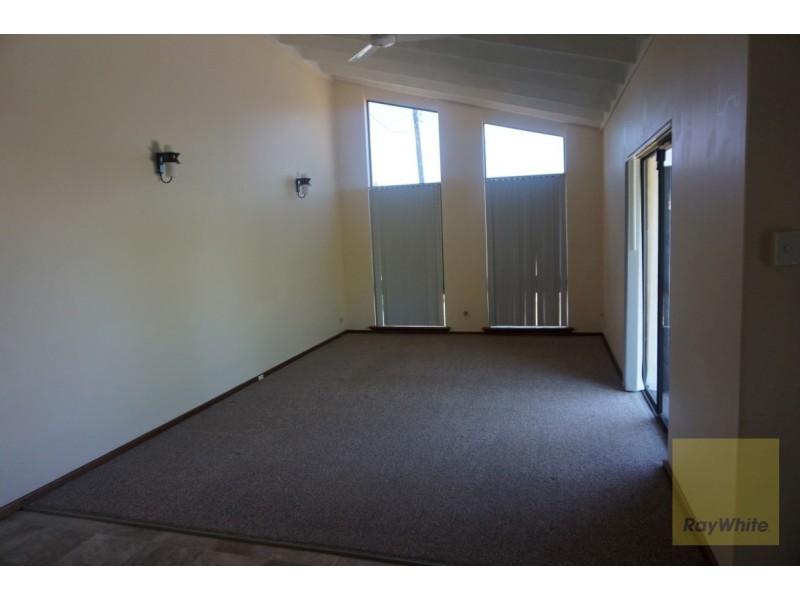 4 Erica Street, Kelmscott WA 6111