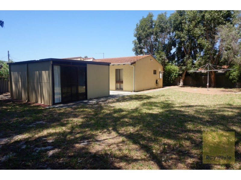 4 Erica Street, Kelmscott WA 6111