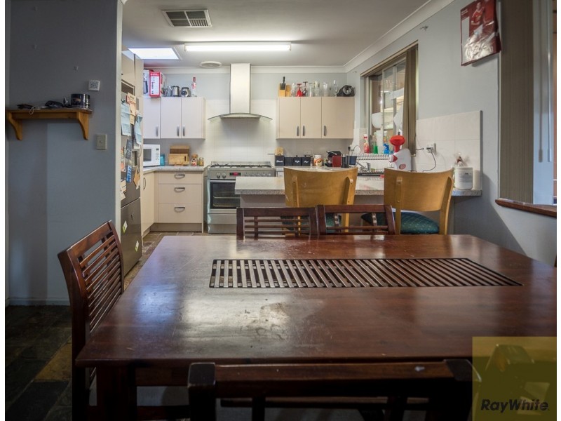 3 Silver Mallee Close, Camillo WA 6111