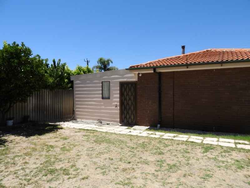 32 Ravenscroft Way, Kelmscott WA 6111