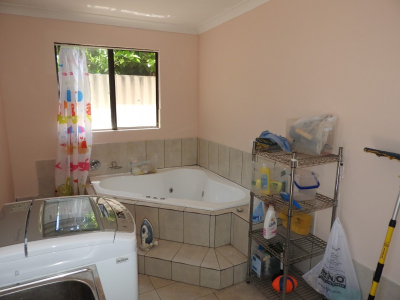 32 Ravenscroft Way, Kelmscott WA 6111