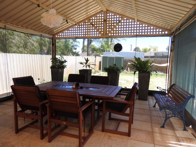 32 Ravenscroft Way, Kelmscott WA 6111