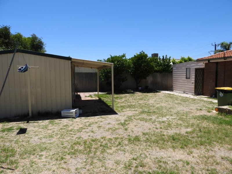 32 Ravenscroft Way, Kelmscott WA 6111