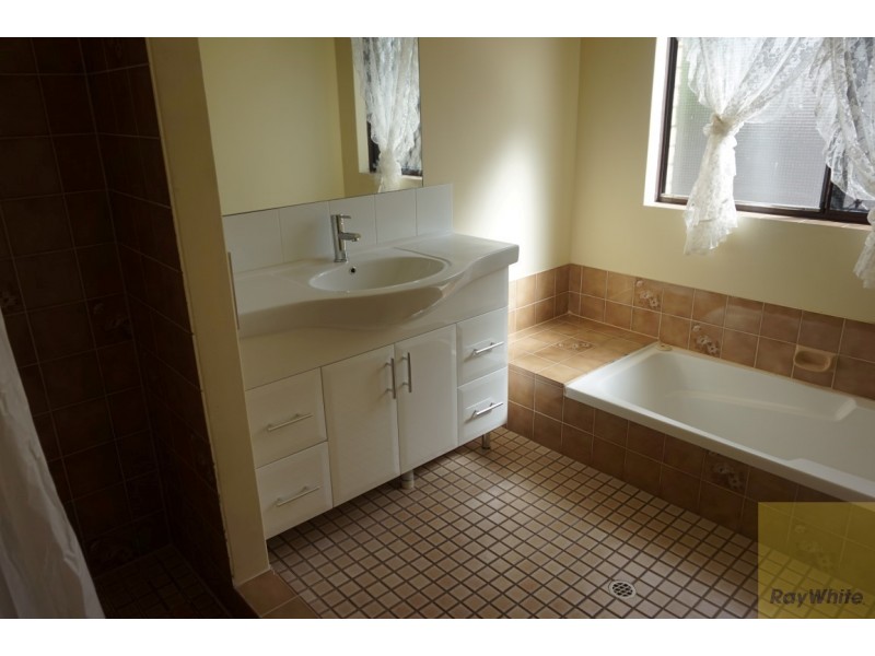 9 Seville Drive, Seville Grove WA 6112