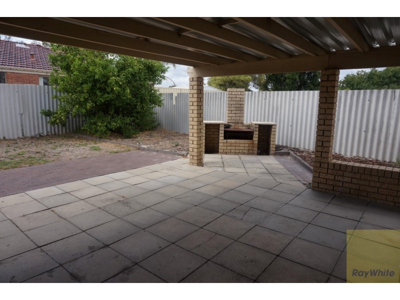 9 Seville Drive, Seville Grove WA 6112