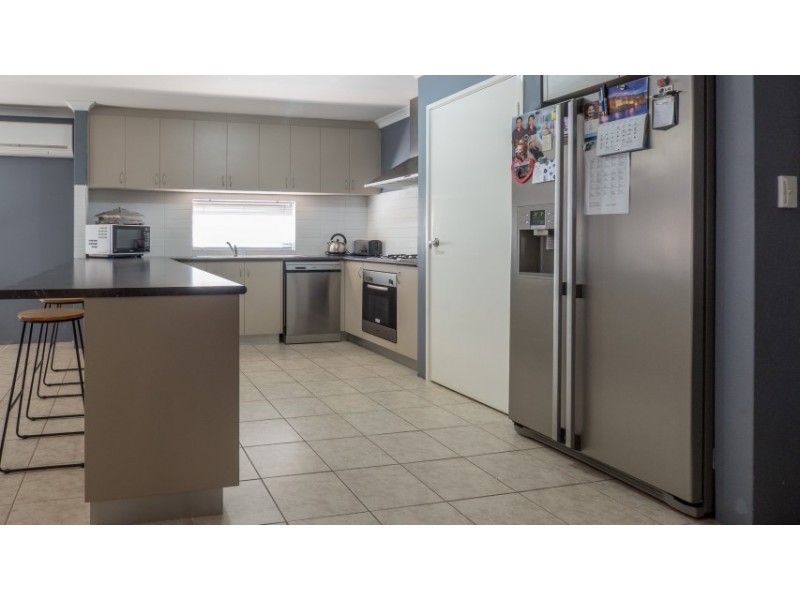 32 Munday Avenue, Brookdale WA 6112