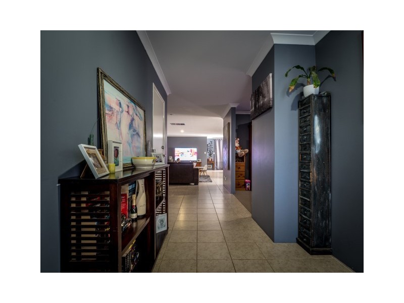 32 Munday Avenue, Brookdale WA 6112