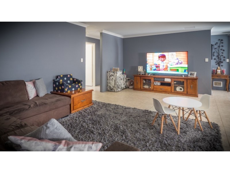 32 Munday Avenue, Brookdale WA 6112