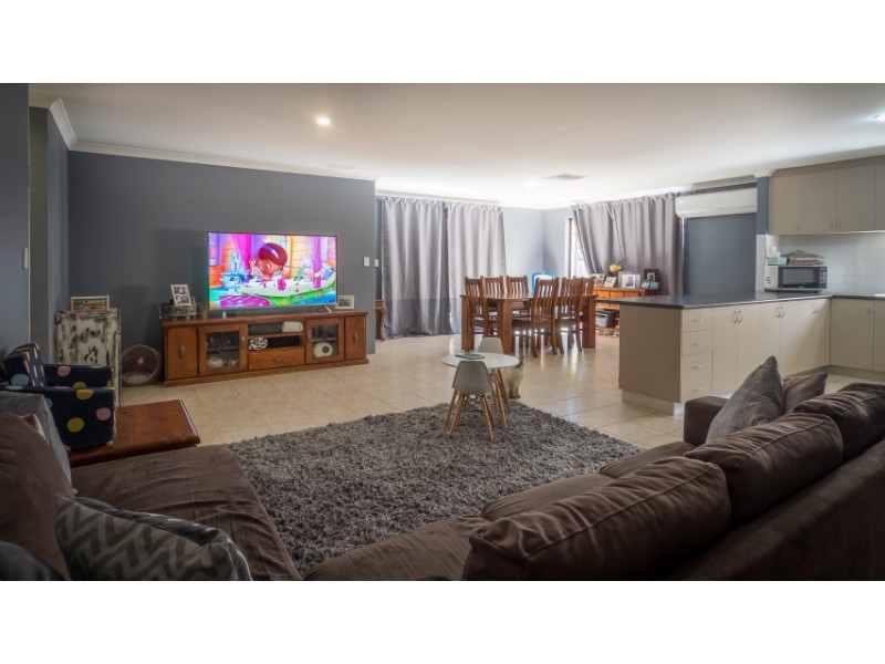 32 Munday Avenue, Brookdale WA 6112