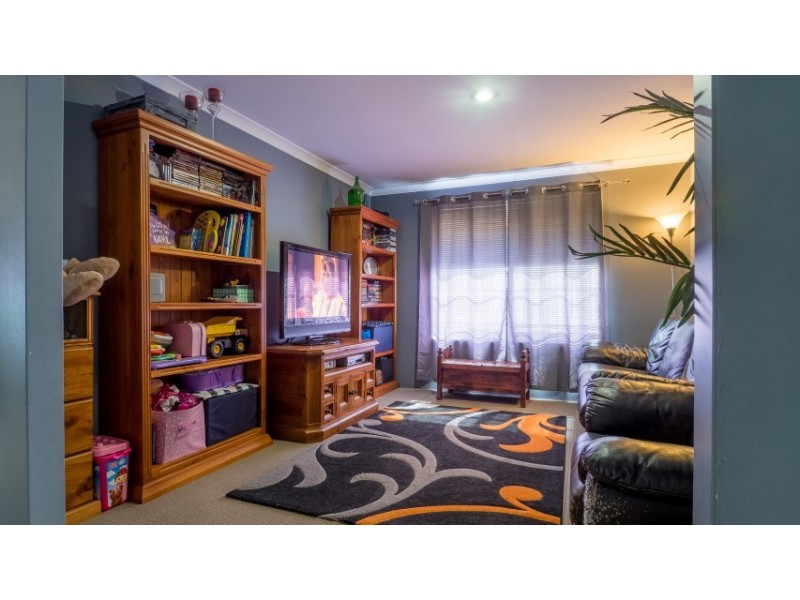 32 Munday Avenue, Brookdale WA 6112