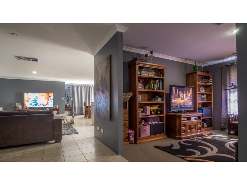 32 Munday Avenue, Brookdale WA 6112