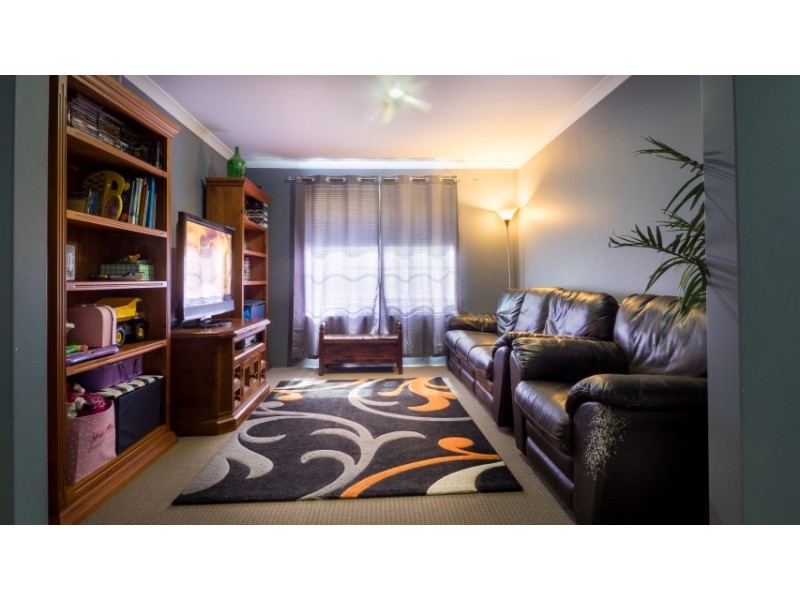 32 Munday Avenue, Brookdale WA 6112