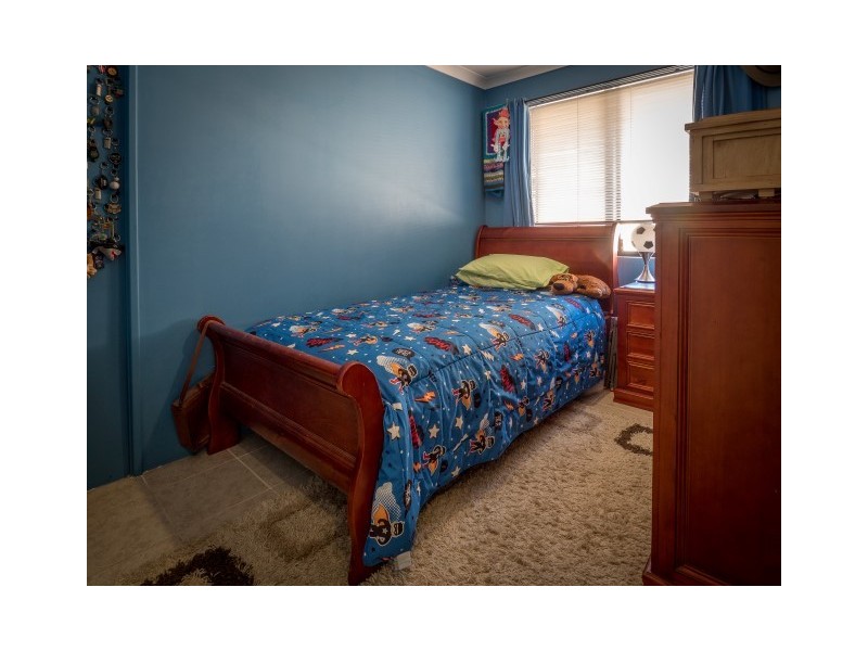 32 Munday Avenue, Brookdale WA 6112