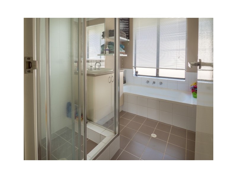 32 Munday Avenue, Brookdale WA 6112