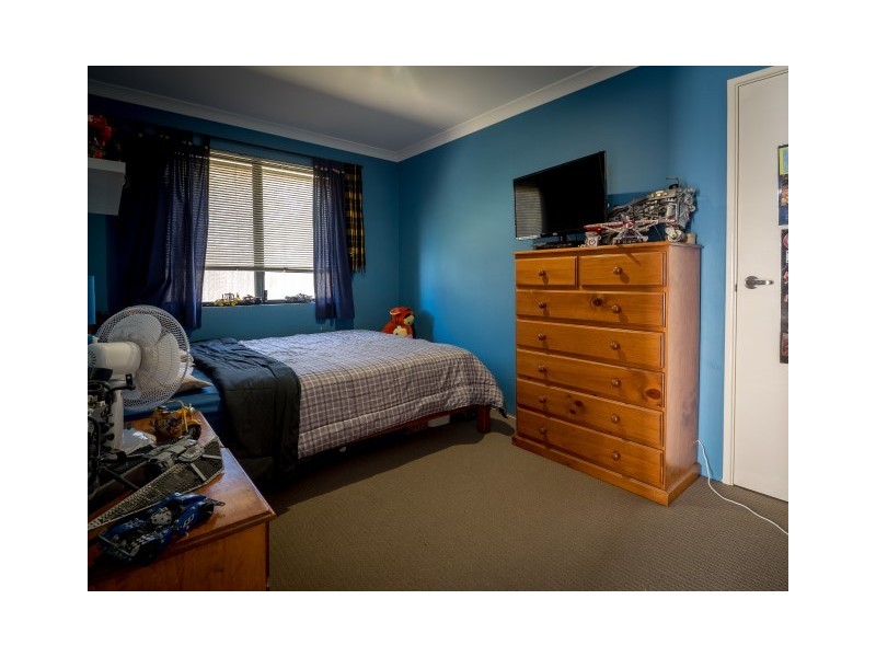 32 Munday Avenue, Brookdale WA 6112