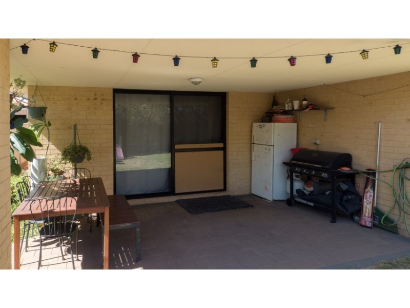 32 Munday Avenue, Brookdale WA 6112