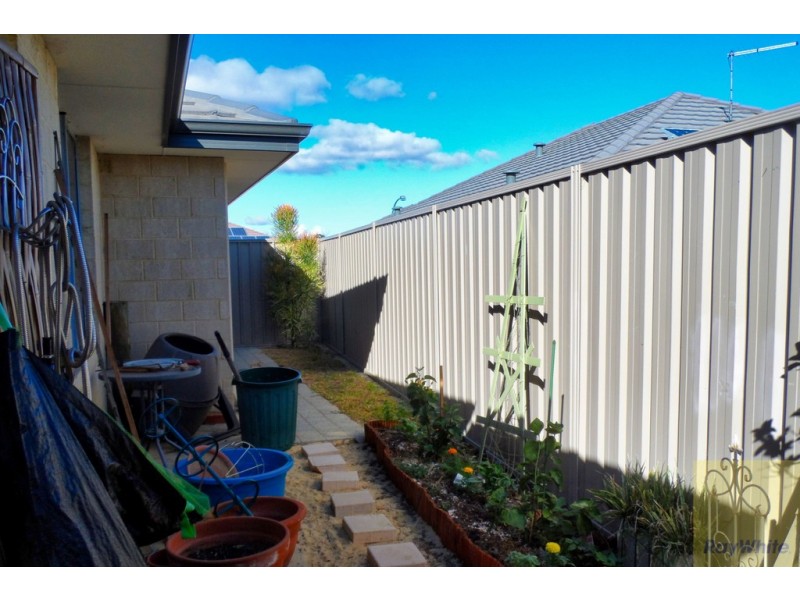 4 Podger Way, Brookdale WA 6112