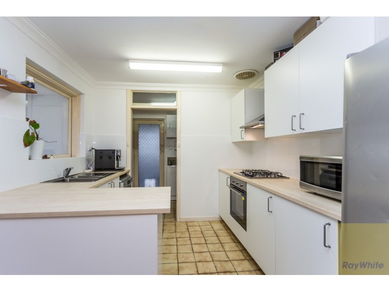6 Kari Court, Camillo WA 6111
