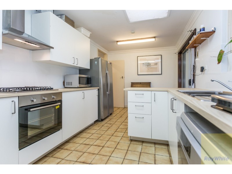 6 Kari Court, Camillo WA 6111