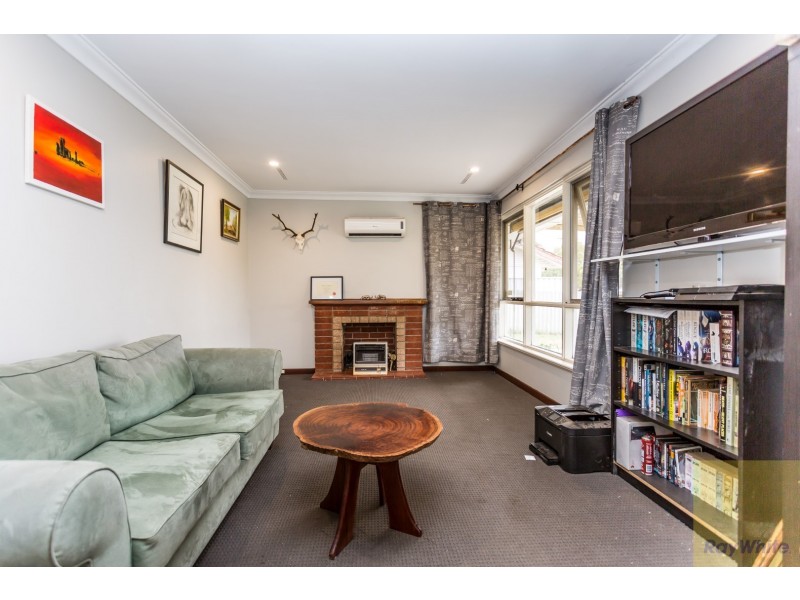 6 Kari Court, Camillo WA 6111