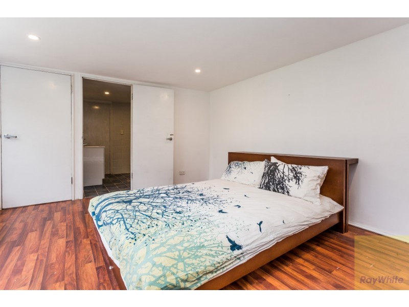 6 Kari Court, Camillo WA 6111