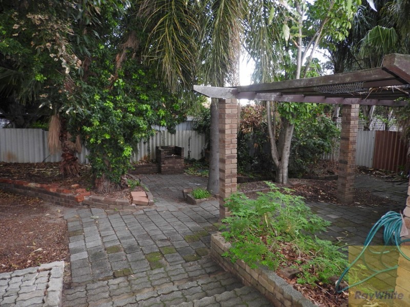 22 Dollis Way, Camillo WA 6111