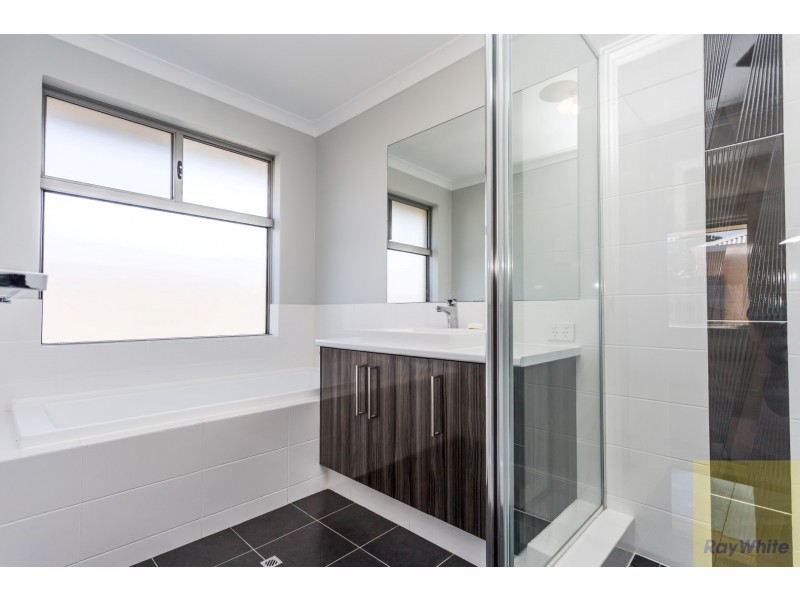 1 Flindell Way, Piara Waters WA 6112