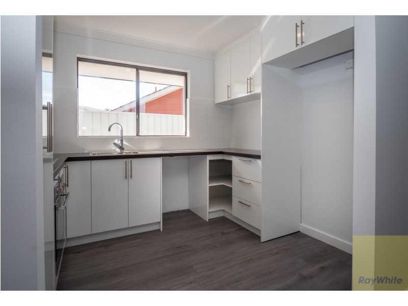 37 Waratah Drive, Camillo WA 6111