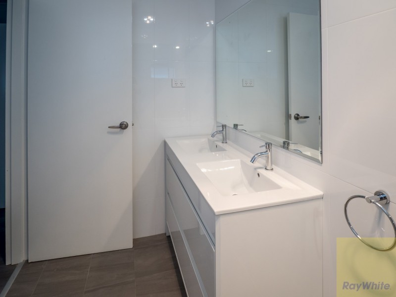 37 Waratah Drive, Camillo WA 6111