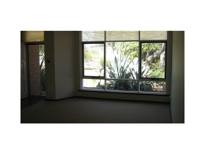 29 Waratah Drive, Camillo WA 6111