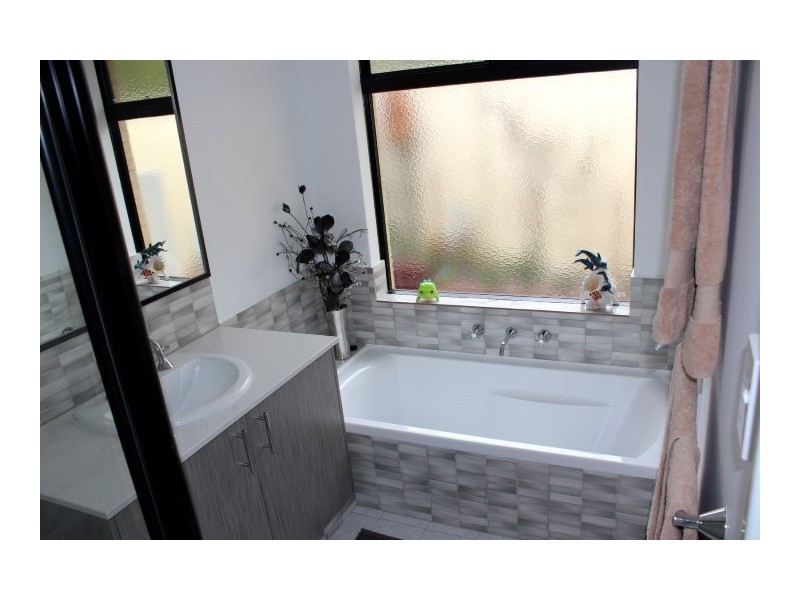 4A Herbert Court, Brookdale WA 6112