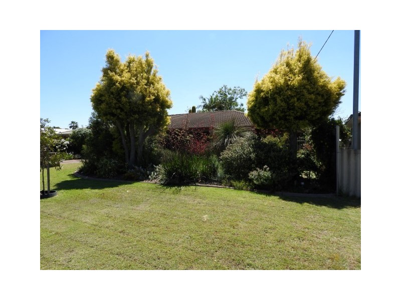 18 Elm Close, Camillo WA 6111