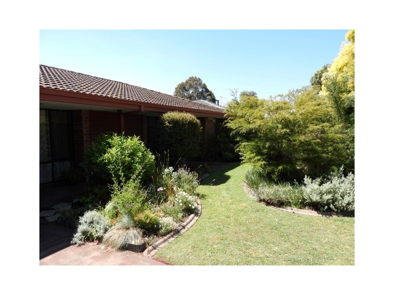 18 Elm Close, Camillo WA 6111