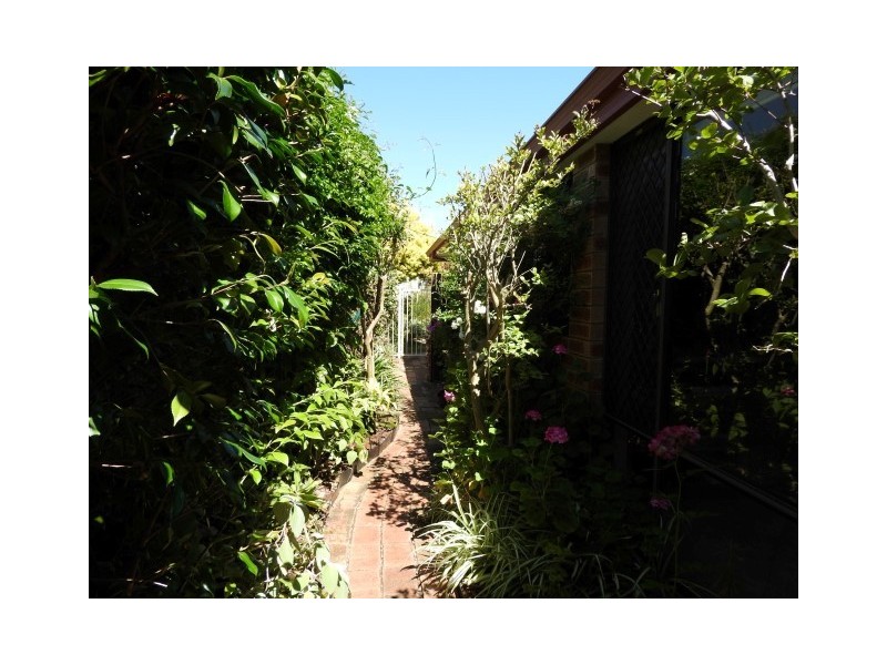 18 Elm Close, Camillo WA 6111