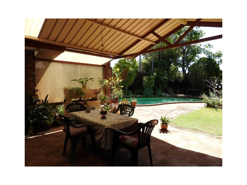 18 Elm Close, Camillo WA 6111