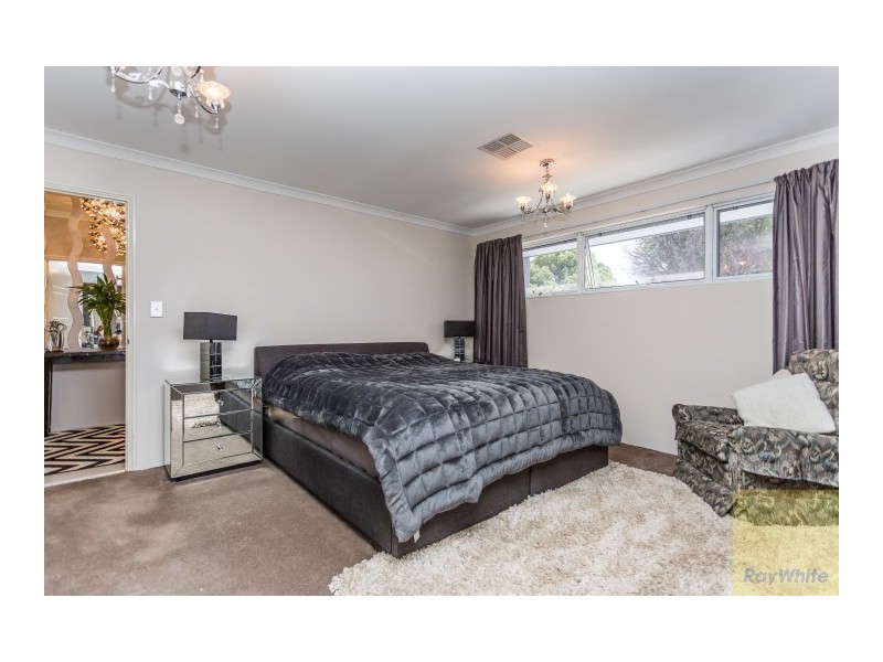 9 Ashley Drive, Kelmscott WA 6111