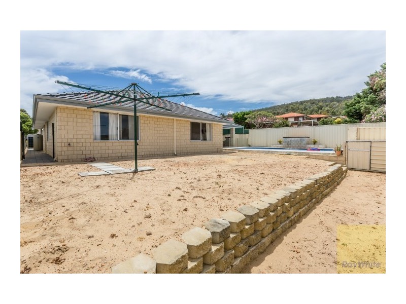 9 Ashley Drive, Kelmscott WA 6111