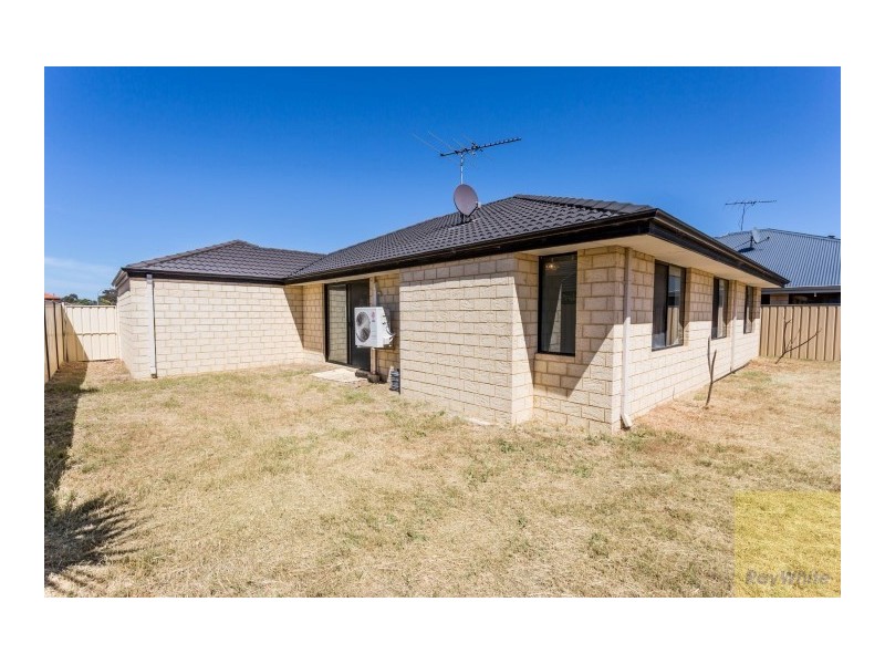 8 Starlight Pass, Seville Grove WA 6112