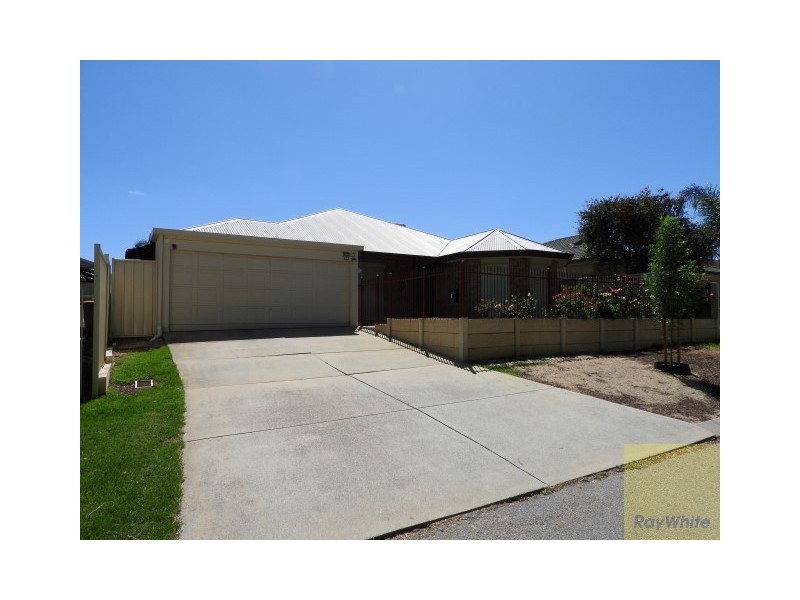 6 Higgs Court, Brookdale WA 6112